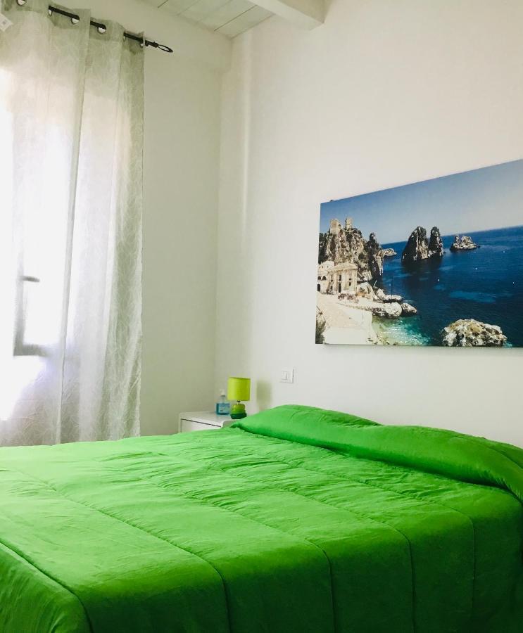 Camere Simona 카스텔라마레델골포 외부 사진